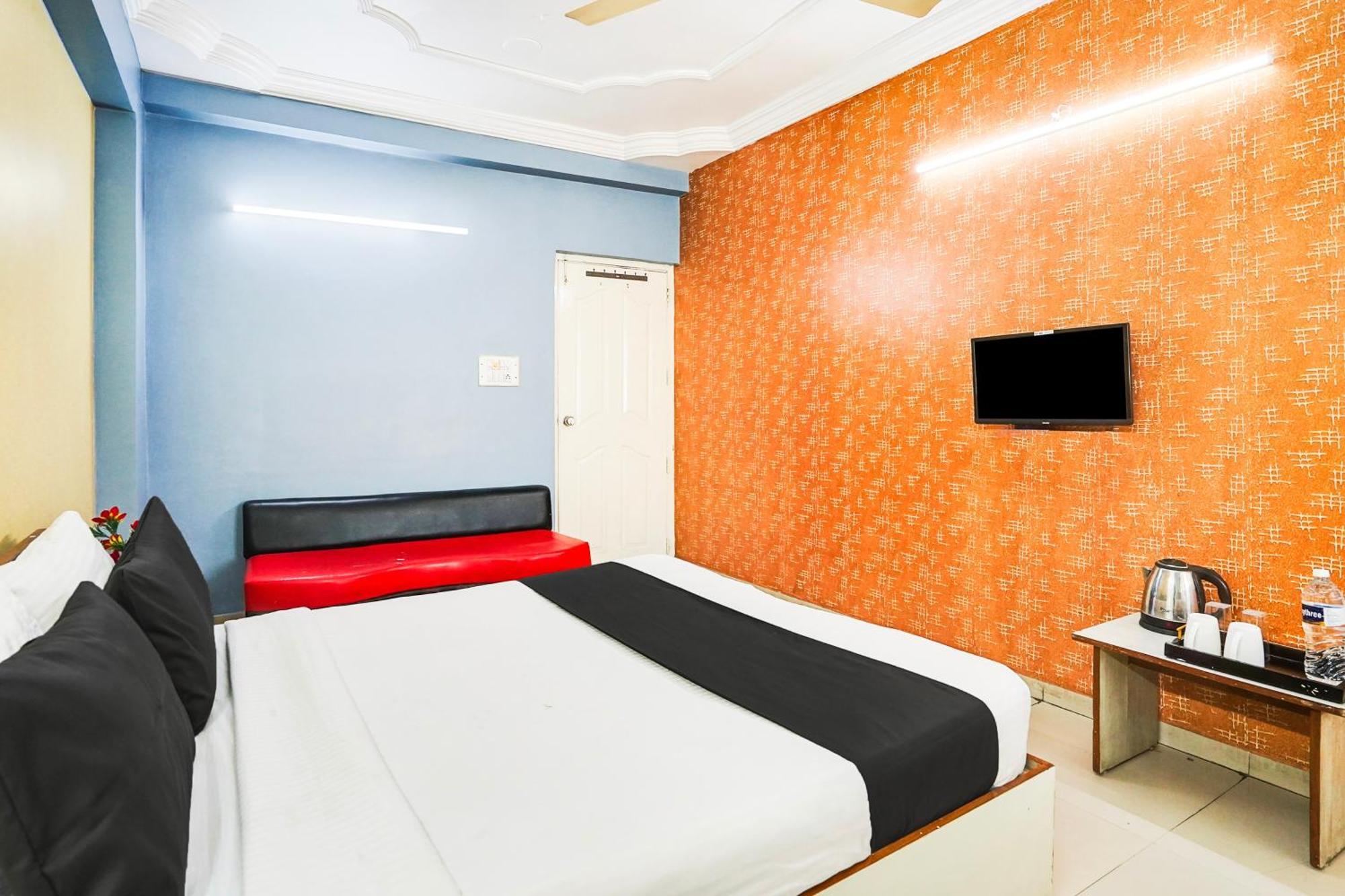 Hotel O Vibrant Residency Ahmedabad Exterior foto